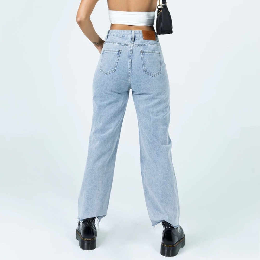 High Rise Straight Leg Jeans - Light Wash